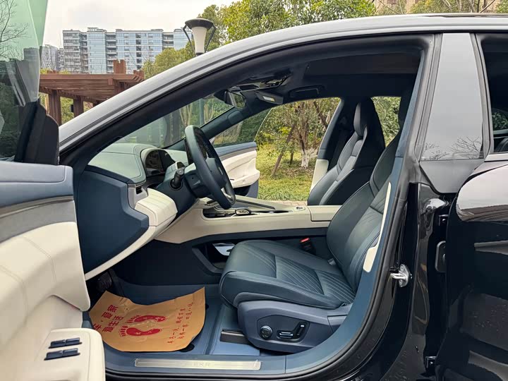 Фото 5 - Zeekr 001