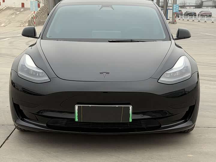 Фото 2 - Tesla Model 3