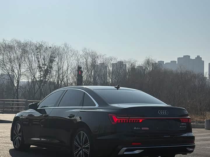 Фото 9 - Audi A6L