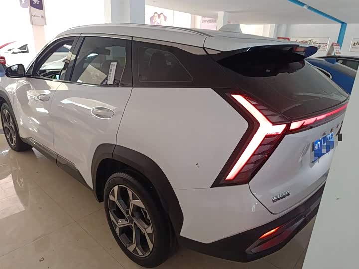 Фото 5 - Geely Atlas L