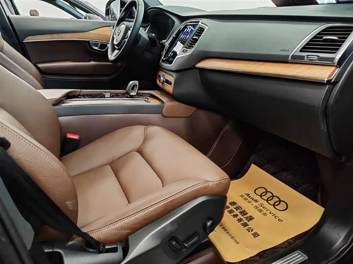 Фото 4 - Volvo XC90