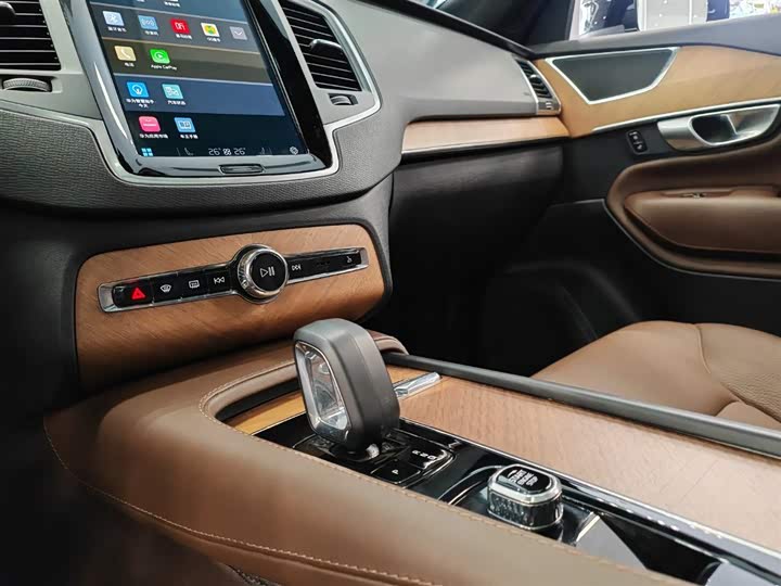 Фото 6 - Volvo XC90