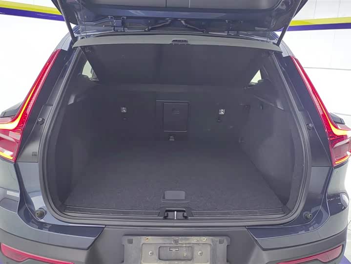 Фото 4 - Volvo XC40