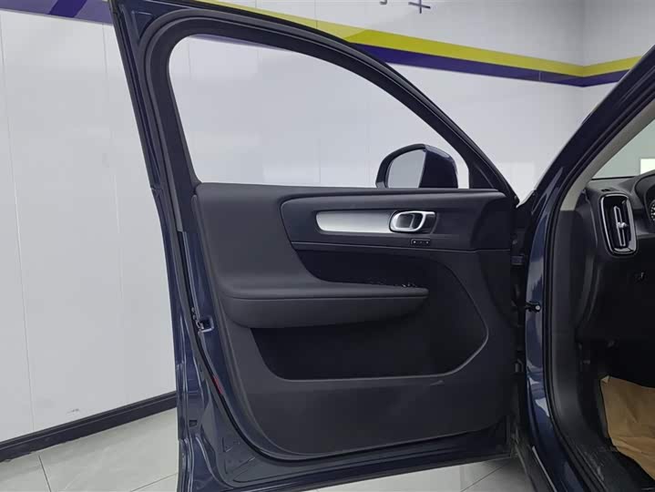 Фото 7 - Volvo XC40