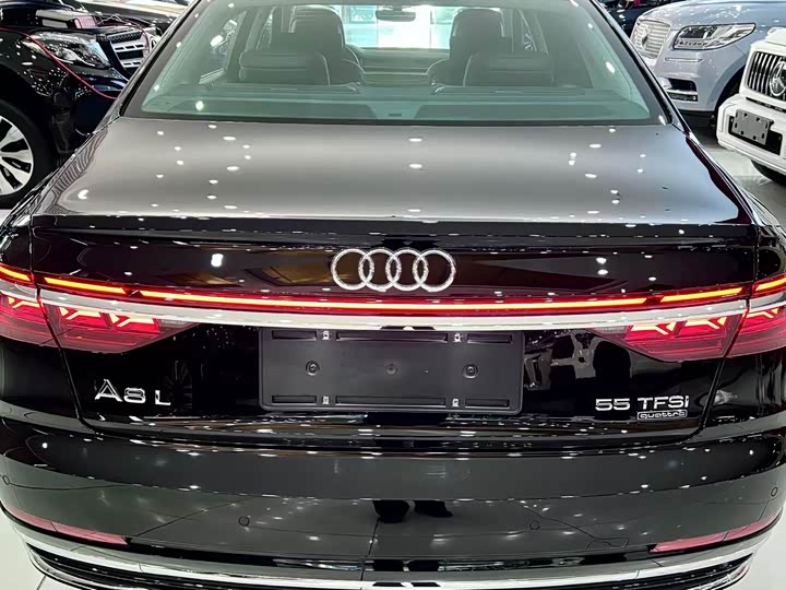 Фото 5 - Audi A8