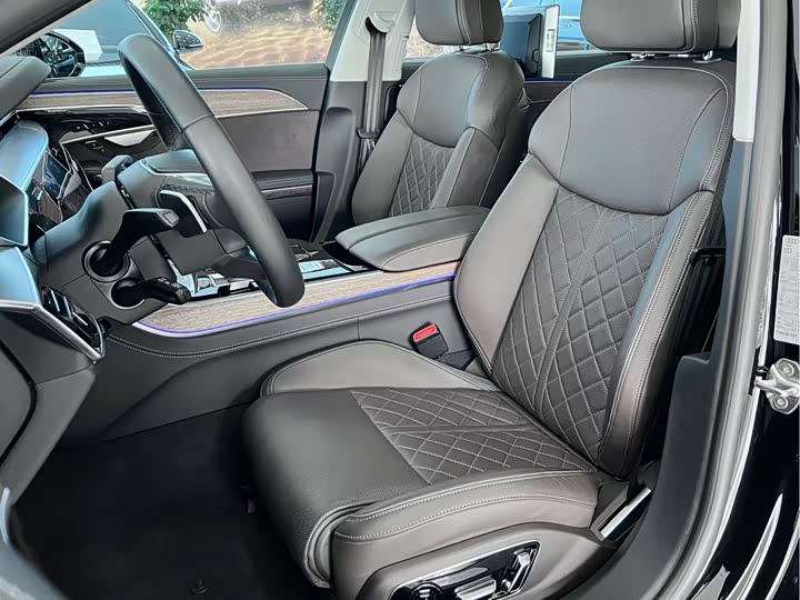 Фото 6 - Audi A8