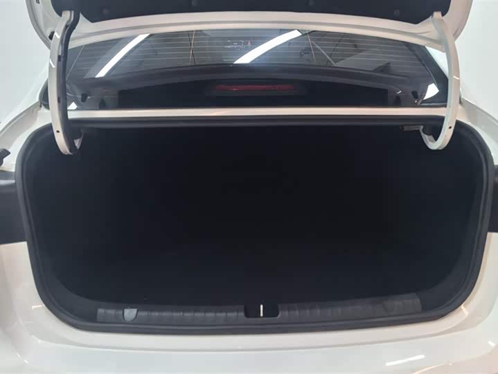 Фото 4 - Geely Emgrand