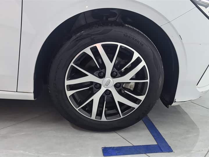 Фото 6 - Geely Emgrand