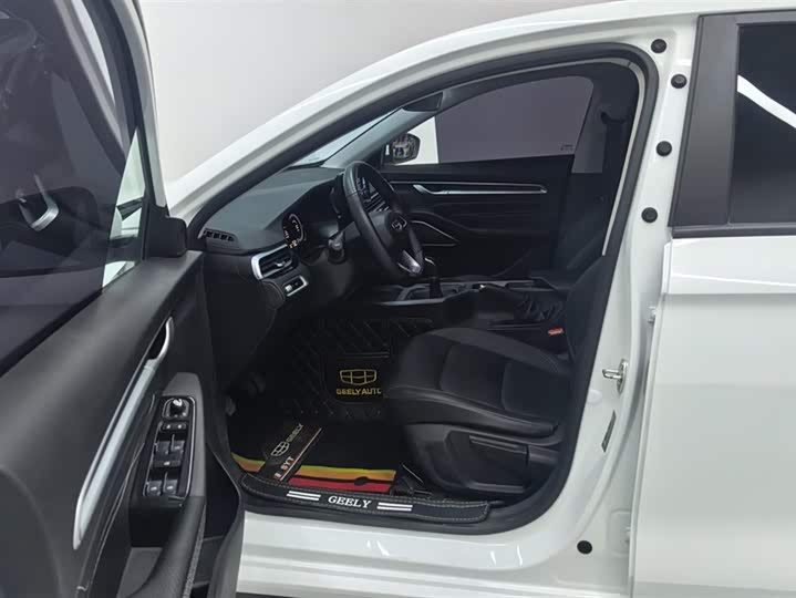 Фото 9 - Geely Emgrand