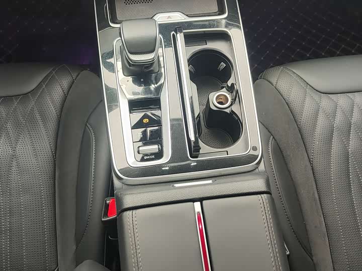 Фото 8 - Hongqi HS5