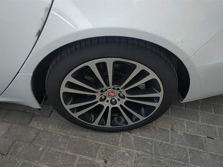 Фото 6 - Jaguar XF L