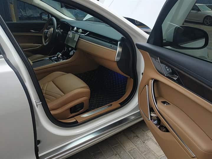 Фото 8 - Jaguar XF L