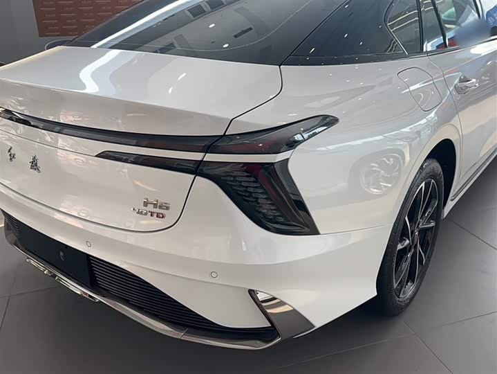 Фото 9 - Hongqi H6