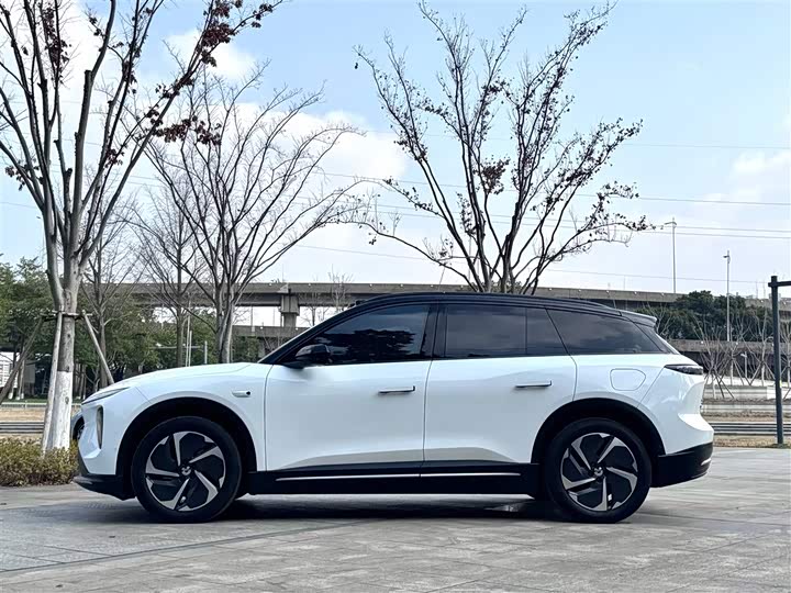 Фото 3 - Nio ES6