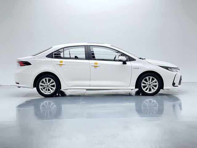 Фото 8 - Toyota Corolla