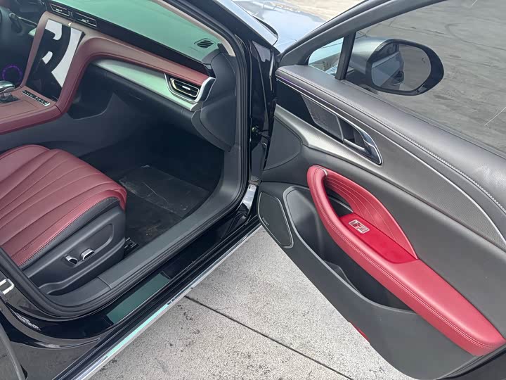 Фото 4 - Hongqi H5