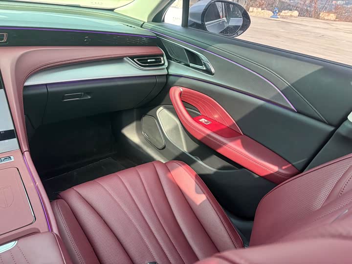 Фото 8 - Hongqi H5