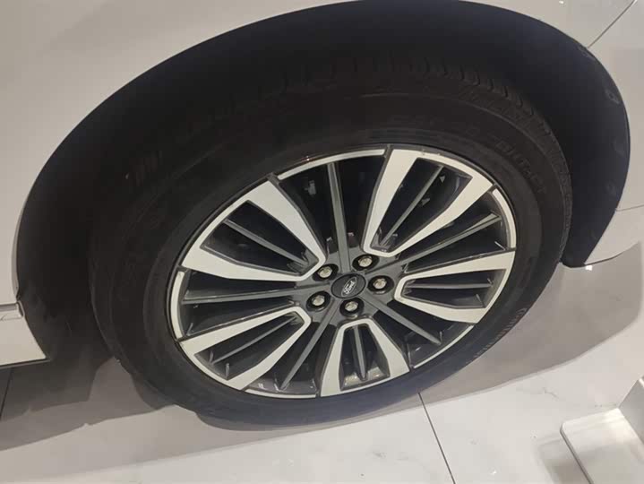 Фото 6 - Ford Edge