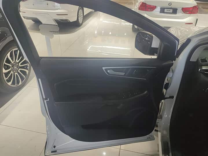 Фото 7 - Ford Edge