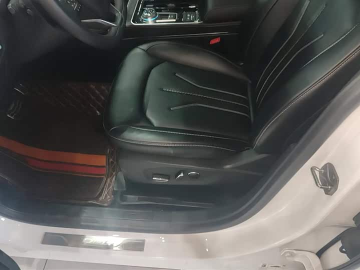 Фото 9 - Ford Edge