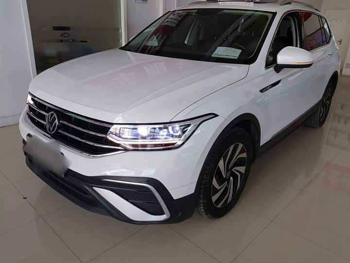 Фото 1 - Volkswagen Tiguan L Pro