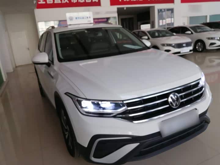 Фото 4 - Volkswagen Tiguan L Pro