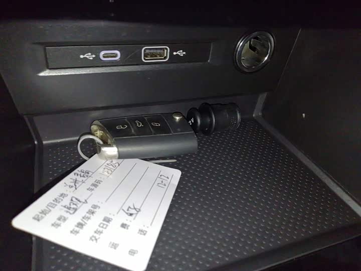 Фото 9 - Volkswagen Tiguan L Pro