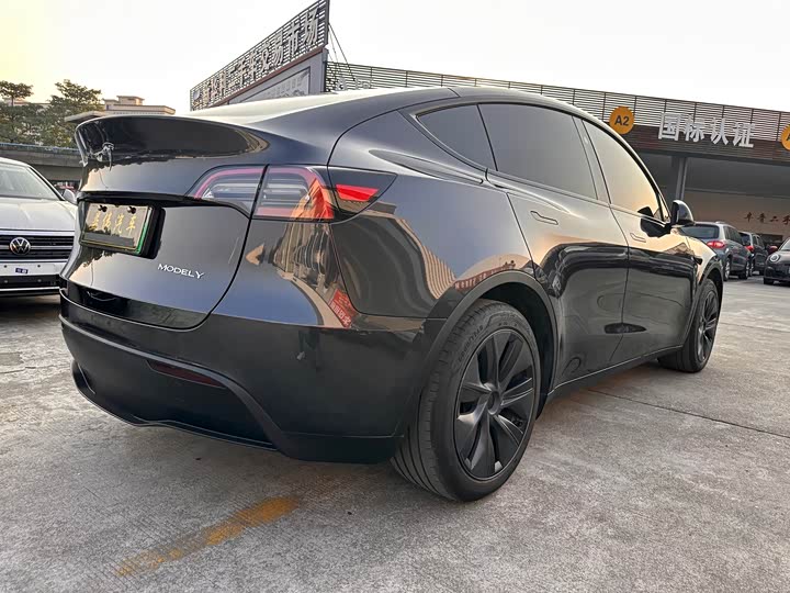 Фото 6 - Tesla Model Y