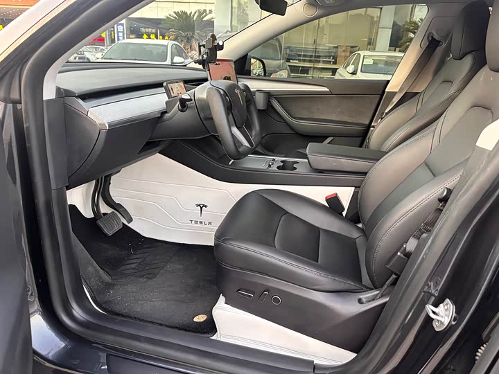 Фото 8 - Tesla Model Y