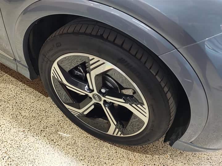 Фото 6 - Audi Q4 e-tron