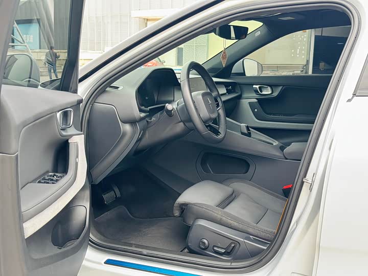 Фото 4 - Polestar 2