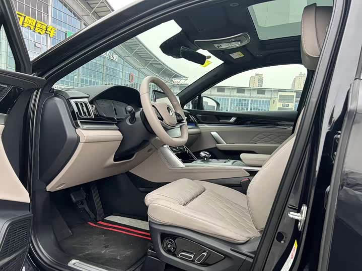 Фото 8 - BYD Tang Hybrid/EV