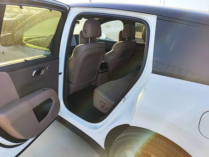 Фото 2 - LiXiang i6