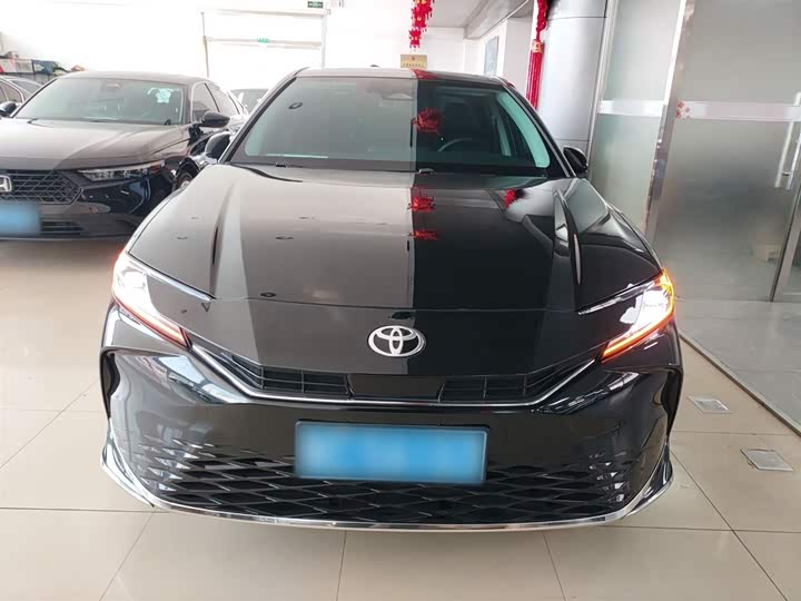 Фото 3 - Toyota Camry
