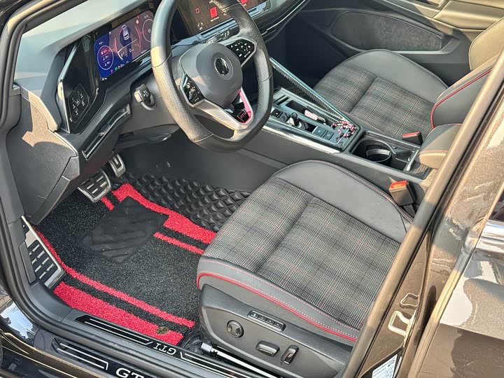 Фото 4 - Volkswagen Golf GTI