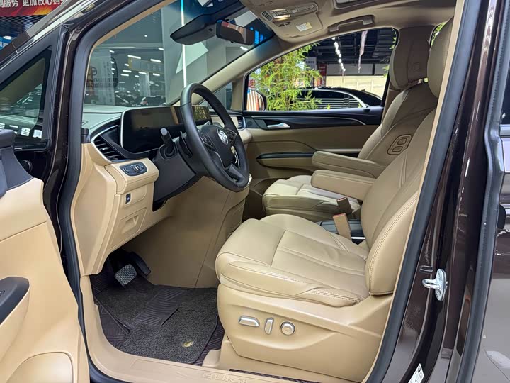 Фото 4 - Buick GL8 ES