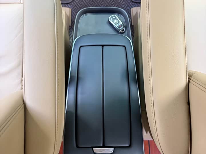 Фото 8 - Buick GL8 ES