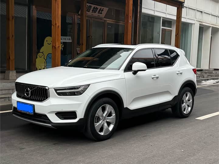 Фото 1 - Volvo XC40