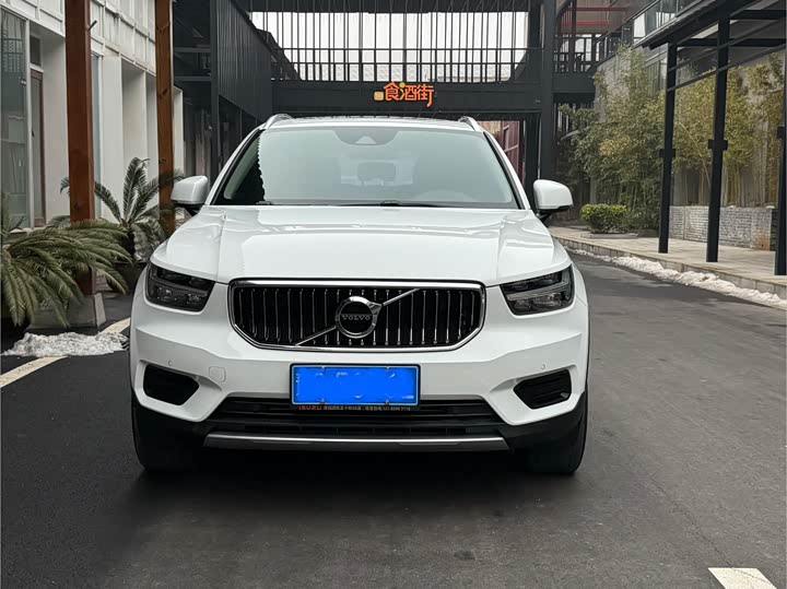 Фото 2 - Volvo XC40