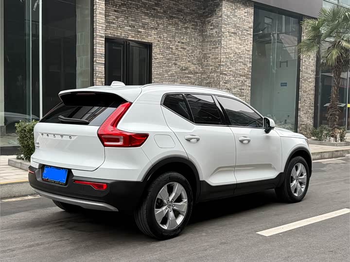 Фото 7 - Volvo XC40
