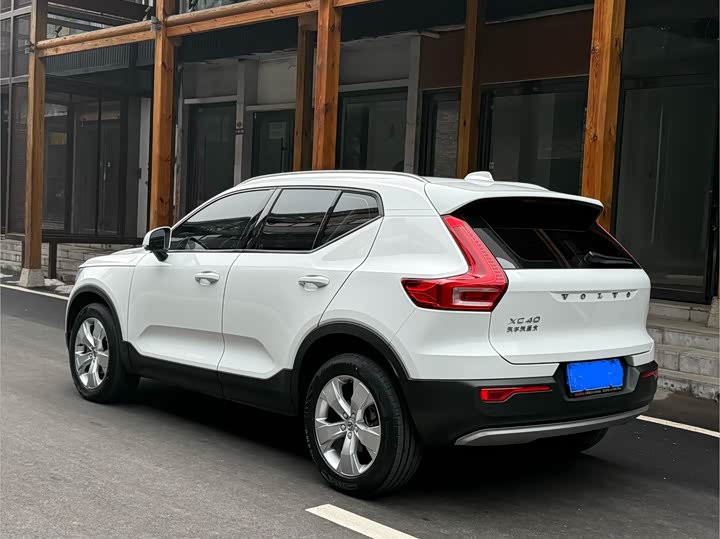 Фото 9 - Volvo XC40