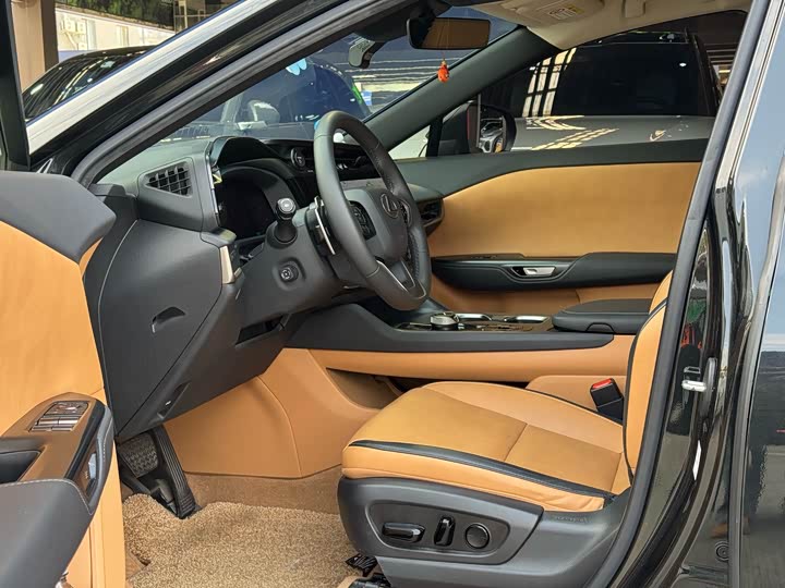 Фото 7 - Lexus RZ