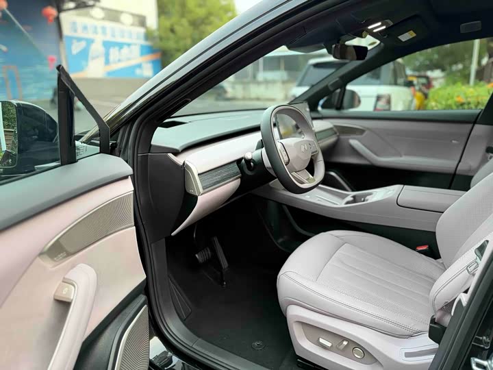 Фото 7 - Nio Onvo L60