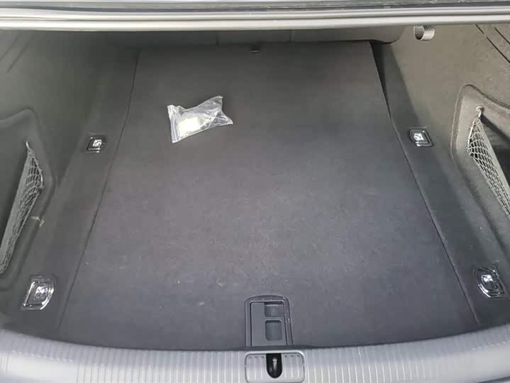 Фото 4 - Audi A4L