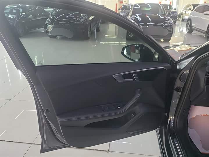 Фото 7 - Audi A4L