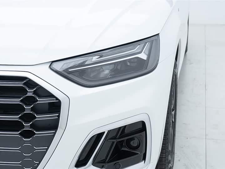 Фото 6 - Audi Q5L