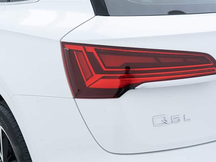 Фото 7 - Audi Q5L