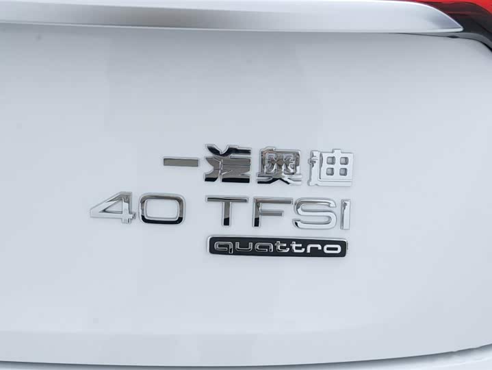 Фото 8 - Audi Q5L