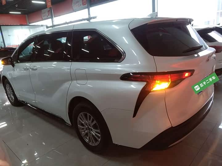 Фото 5 - Toyota Sienna