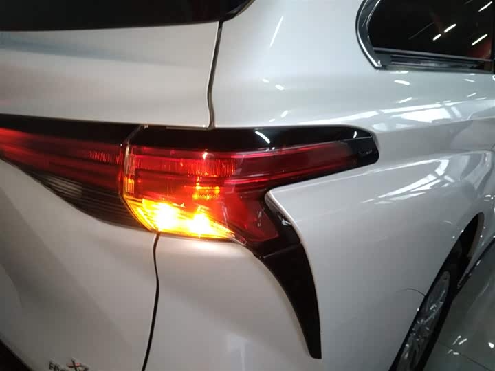 Фото 8 - Toyota Sienna